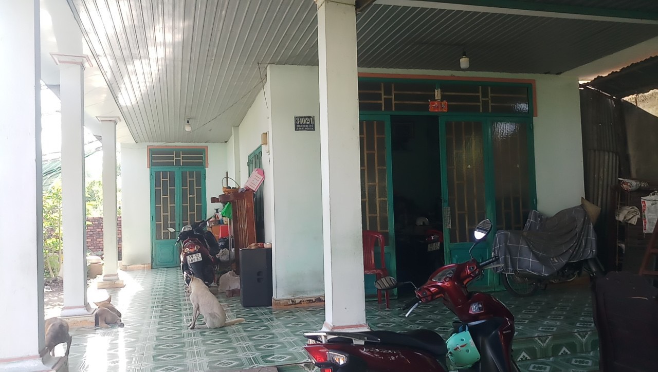 NHÀ1/ SẸT/NGUYÊN VĂN BÍCH- CỦ CHI- DT200M2-XE HƠI TỚI NHÀ. HIỆN NHÀ CẤP4 CÒN MỚI- KHU VỰC AN NINH. GIÁ CHỈ 1,35 TỶ.