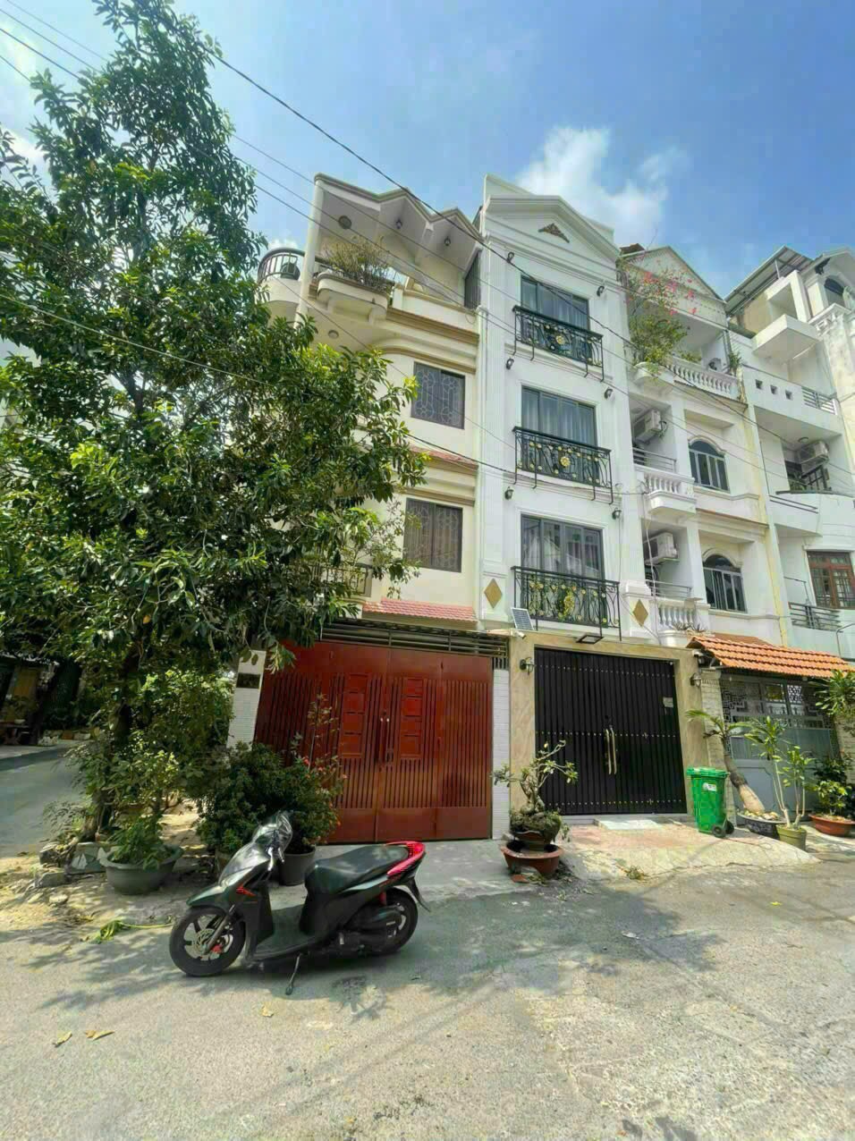 Bán nhà 4 tầng căn góc 2 MT đường số 17, gần GigaMall Hiệp Bình Chánh Tp Thủ Đức