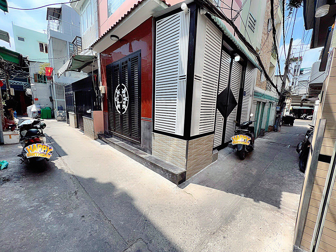 Nhà Hẻm rộng 5m cách mặt tiền đường Khánh Hội 15 m Q4 DT 3.45x13 nở hậu Tài lộc 3.85m đúc 4 tấm hơn 5 tỷ