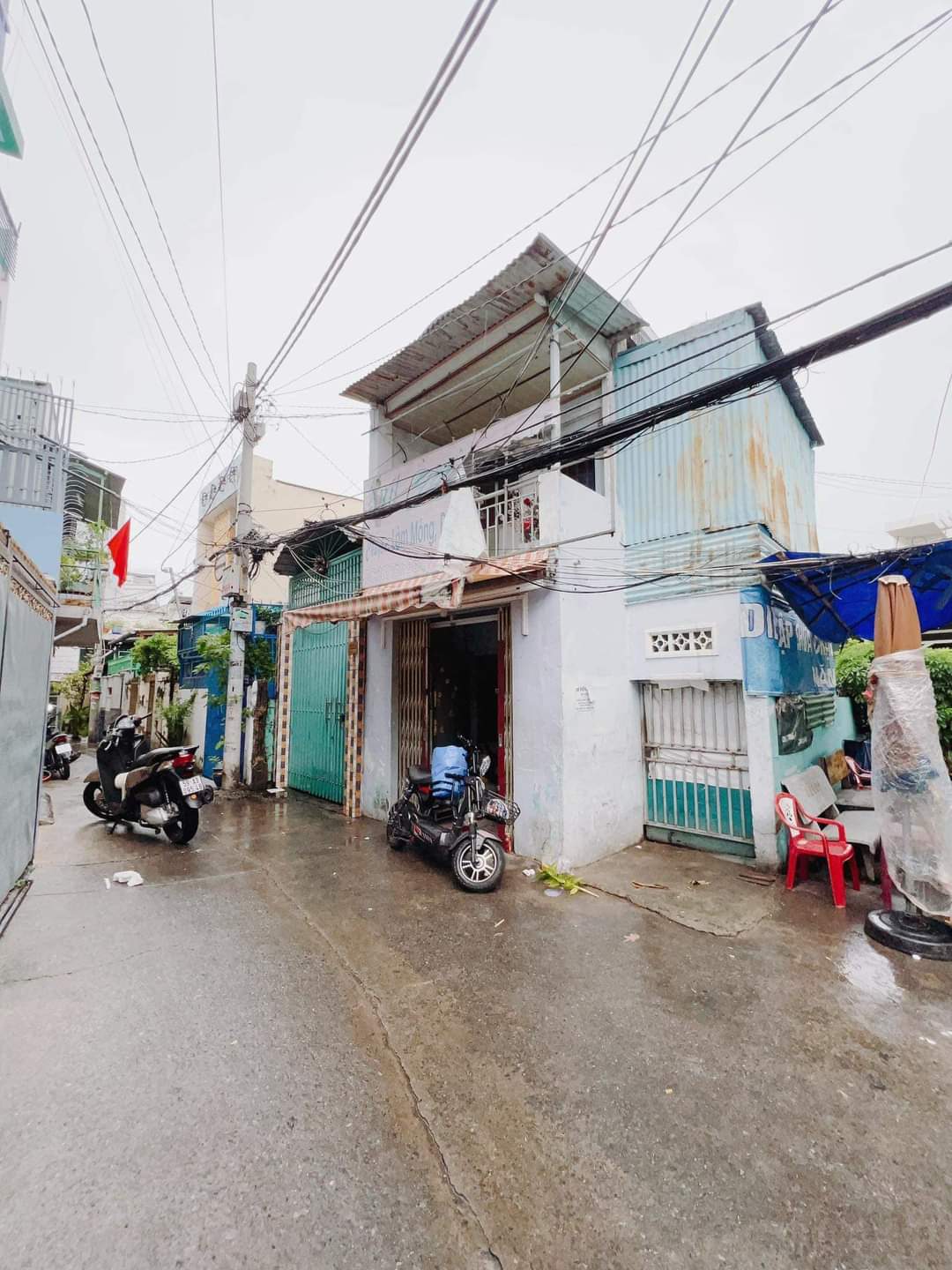 Nhà Xe hơi ngũ trong nhà DT 4x 24 nở hậu 5.1m dưới 65 triệu m Xóm Chiếu Q4