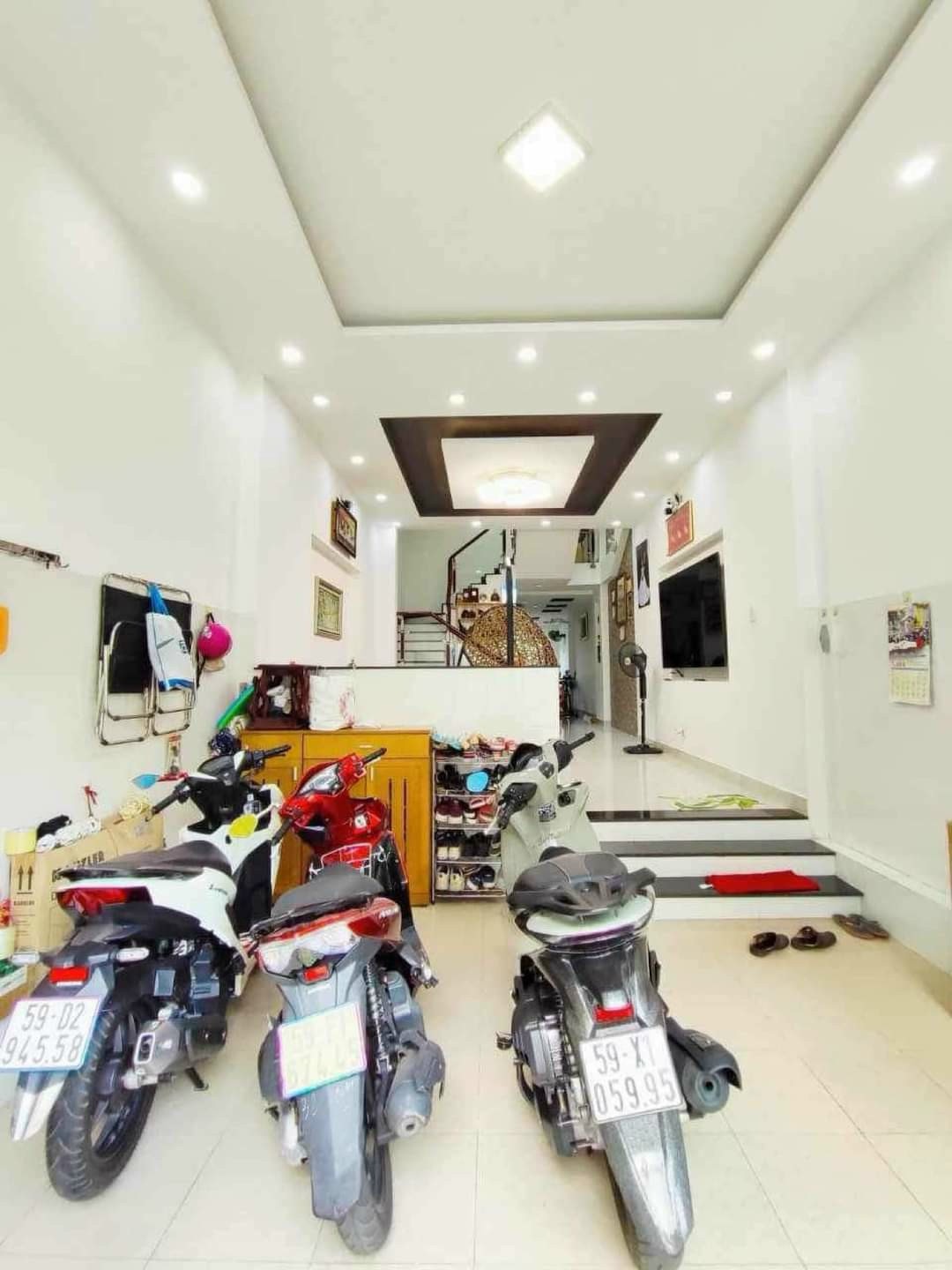 BÁN BÌNH TRƯNG TÂY Q2 - CHỈ 7.4 TỶ - 98 M2 -3 TẦNG - OTO VÀO ĐẾN NHÀ - NHÀ ĐẸP Ở NGAY