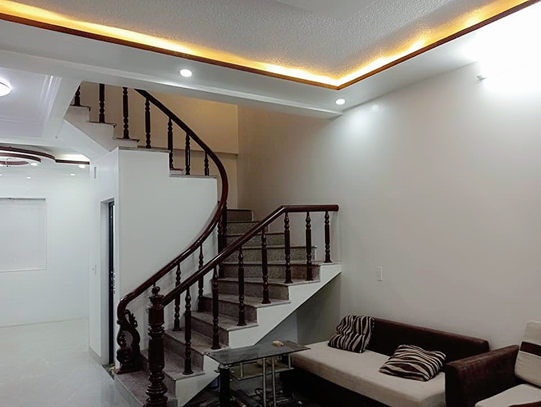 Bán nhà mặt ngõ Chợ Hàng , diện tích 42m 3 tầng lô góc GIÁ 2.83 tỉ gần AEON