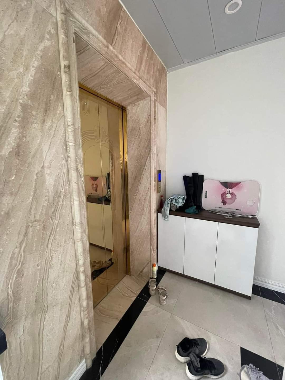 MẶT PHỐ NGHĨA TÂN - CẦU GIẤY - 40M2 X 6TẦNG THANG MÁY - MT4.35M VUÔNG ĐẸP - VỈA HÈ - KINH DOANH SẦM UẤT