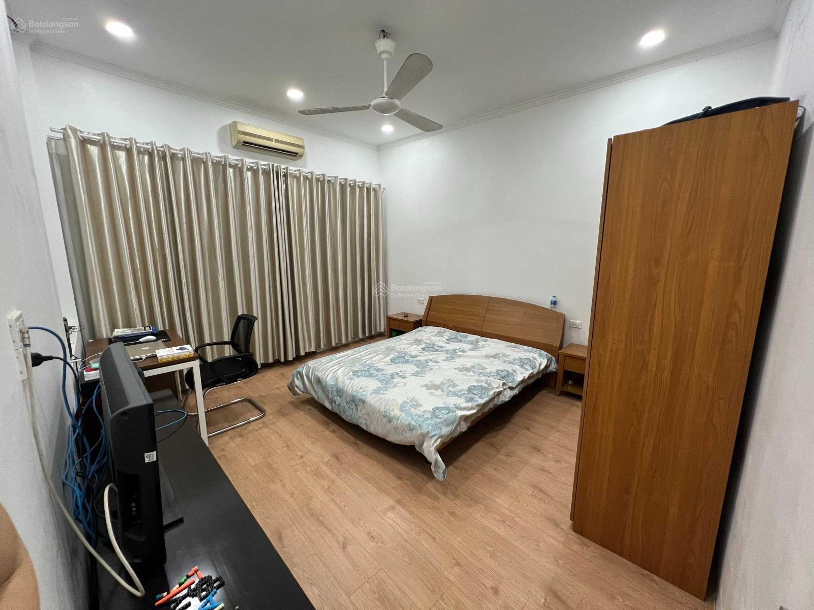 Cần tiền, bán gấp nhà riêng gần 84 Hoàng Ngân, ô tô đỗ cách 30m