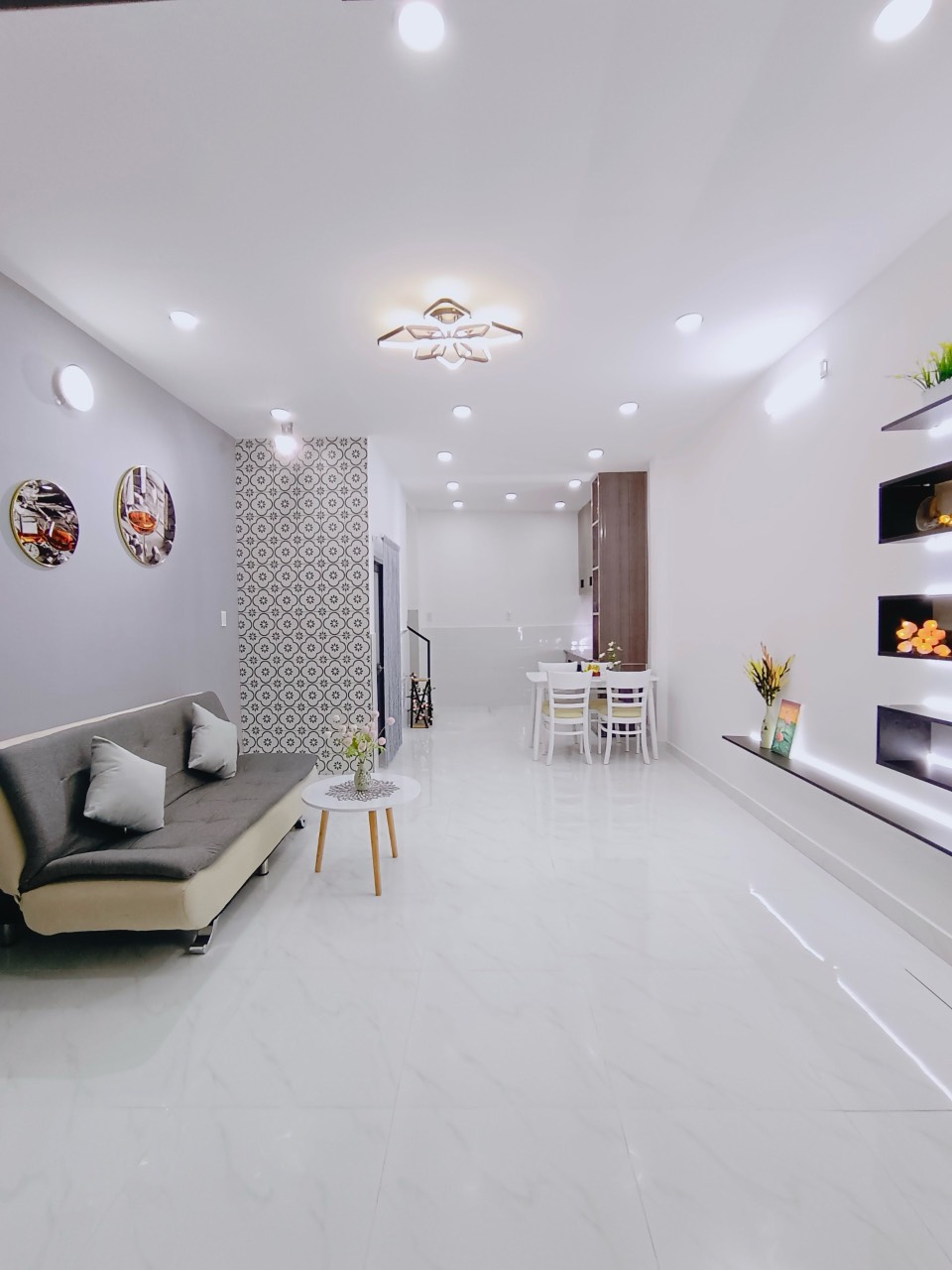 BÁN NHÀ 1 TRỆT 1 LẦU 1 LỬNG - NHÀ XÂY MỚI ĐẸP 100%