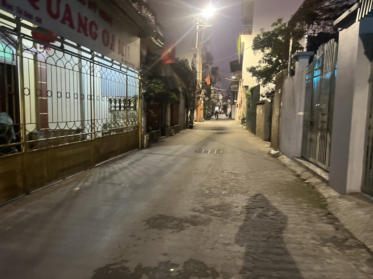 CẦN B ÁN GẤP NHÀ ĐẸP 3 TẦNG Ở LUÔN - ĐẸP LUNG LINH - GIÁ BÁN GẤP NHỈNH 1 tỷ ĐƯỜNG OTO TRÁNH NHAU - THÔNG CÁC