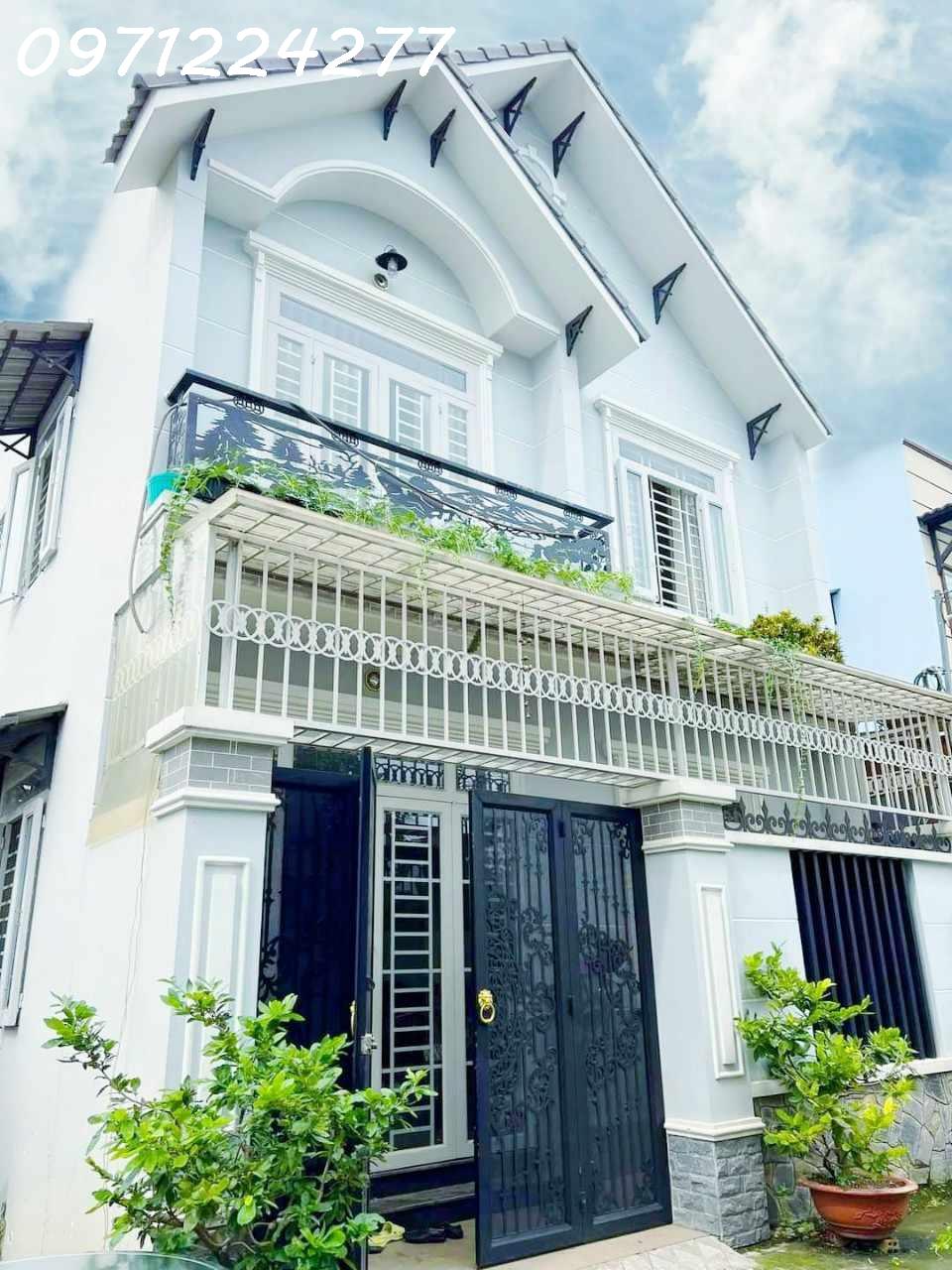 CẦN BÁN NHÀ GẦN ĐƯỜNG NGUYỄN DUY TRINH - CÁT LÁI THỦ ĐỨC 1O5M2 [ 7.5 X 14 ] 2 TẦNG 4PN , 4WC , Ô TÔ ĐỖ CỬA [ GIÁ 8 TỶ ]