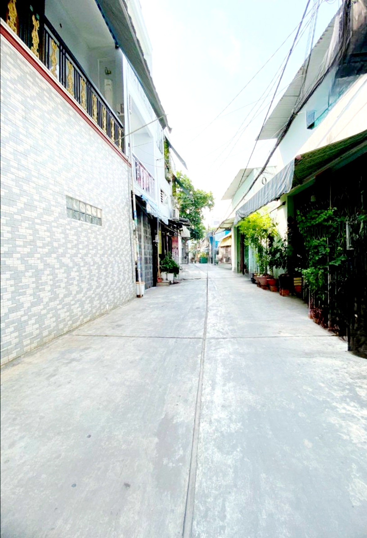 NHÀ ĐẸP 2 TẦNG - HẺM RỘNG THÔNG THOÁNG - CHỈ SÁCH VALY VÀO Ở - SÁT QUÂN 6, TÂN PHÚ – NGAY HƯƠNG LỘ 2 – BÌNH TÂN – GIÁ CHỈ 2.3 TỶ - ALO: 090. 314. 9262