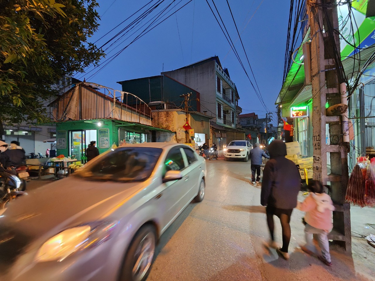 Uy Nỗ Đông Anh giá cực hót Diện tích 65 m mặt tiền 6 m đất vuông như tờ A4 Ô tô nhốt trong nhà Ngay cạnh là trung