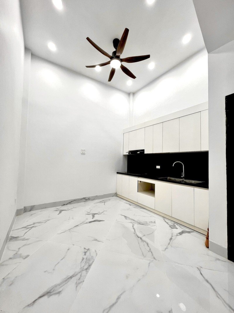 CHỈ 4.95 TỶ - NHÀ ĐẸP 40M2 X 4 TẦNG - 4 NGỦ - THỊNH HÀO - ĐỐNG ĐA - NGÕ THOÁNG - TIỆN ĐI LẠI