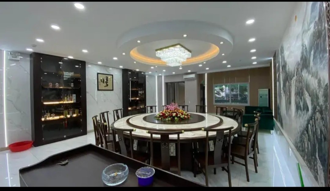 Cho thuê mặt bằng nguyên căn giá rẻ khu phố Tây Nha Trang. Diện tích hơn 400m2
