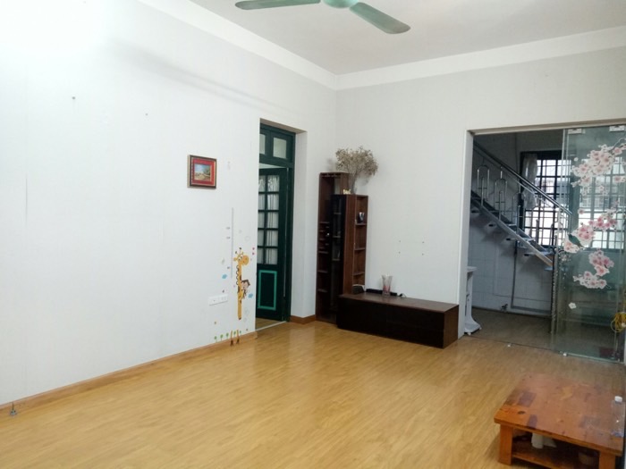 Nhà TT Giáp Bát 90m, oto đỗ cửa chỉ 1,7 tỷ