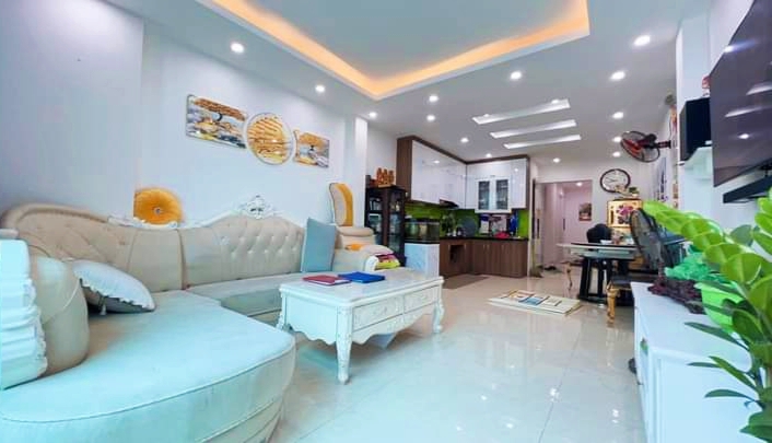 Nhà Trần Quốc Hoàn Cầu Giấy 80m*4T giá 15.7 tỷ, phân lô, ô tô, 2 thoáng, kinh doanh