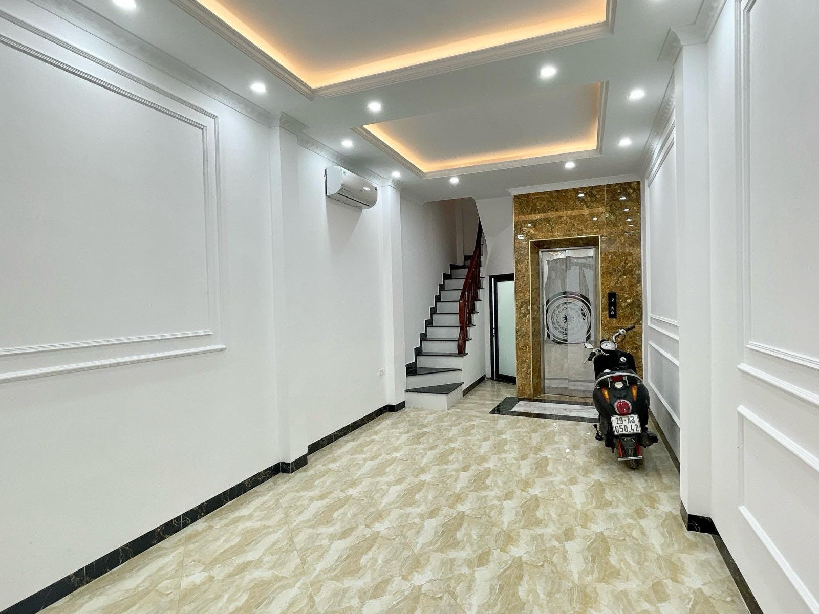 Bán nhà Ngọc Hà, Ba Đình 6T thang máy, chỉ 6,8 tỷ, nnà 2 mặt thoáng, cách phố chưa đến 60m, 0569766799.