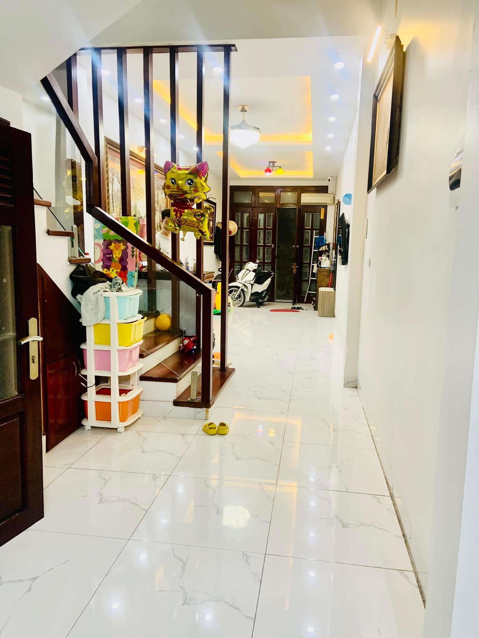 PHỐ KIM MÃ BA ĐÌNH, Ô TÔ LÙI CỬA, Ô CHỜ THANG MÁY 2 MẶT THOÁNG. 0569766799