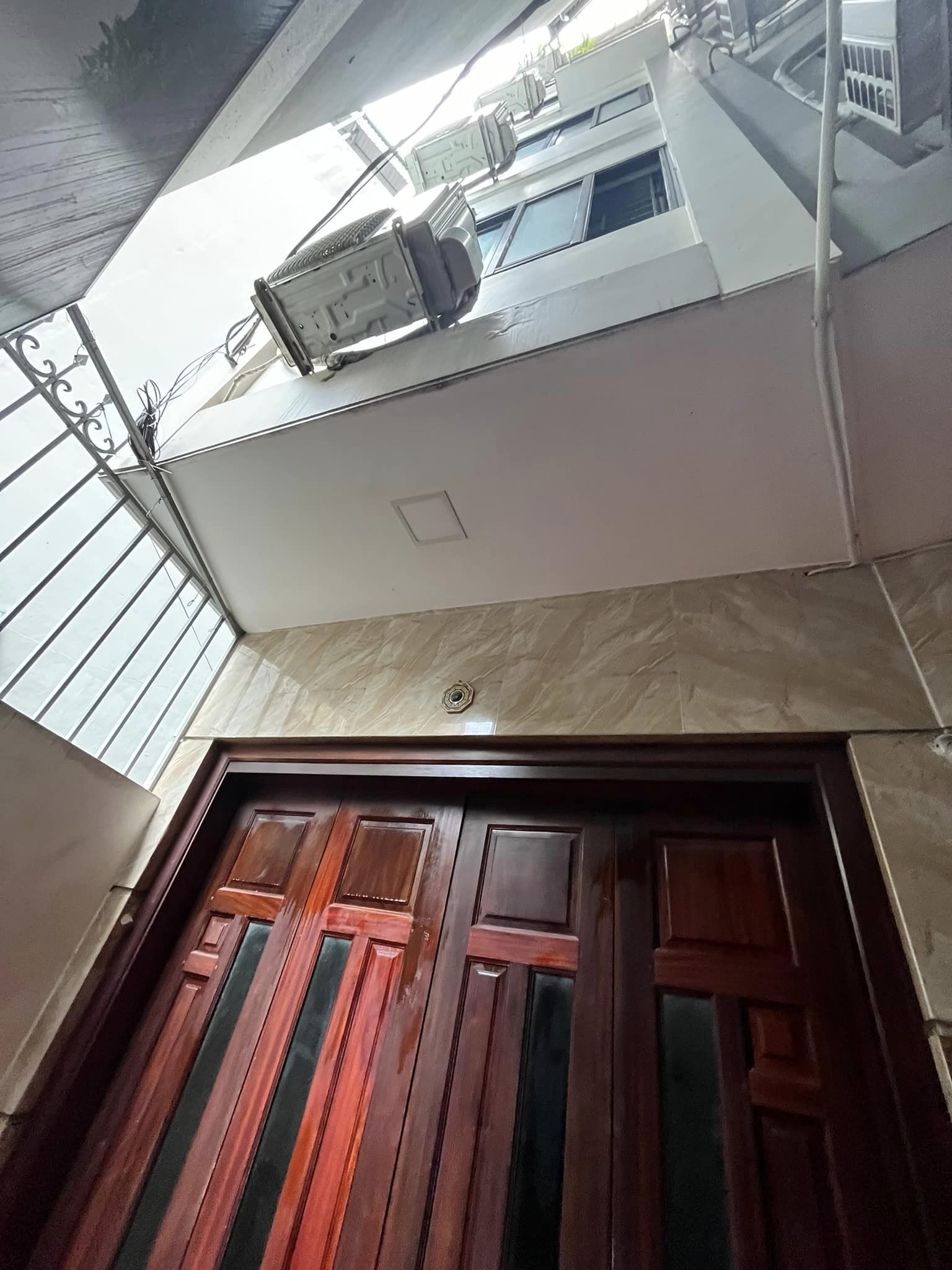 Nhà Cầu Giấy ngõ ngắn nhà đẹp ở luôn tặng hết nội thất 0569766799