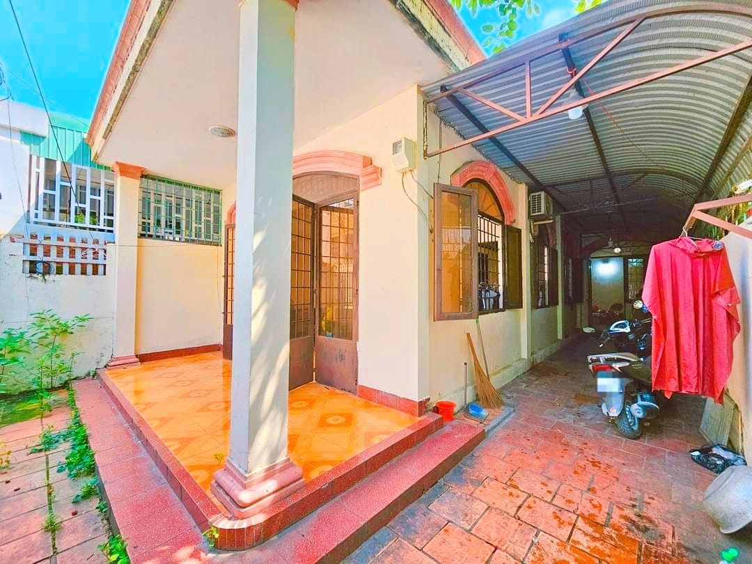 Nhà phố 117m2, cấp 4, 2 phòng ngủ, đường Đình Phong Phú, Quận 9 ,Nhỉnh 4 Tỷ