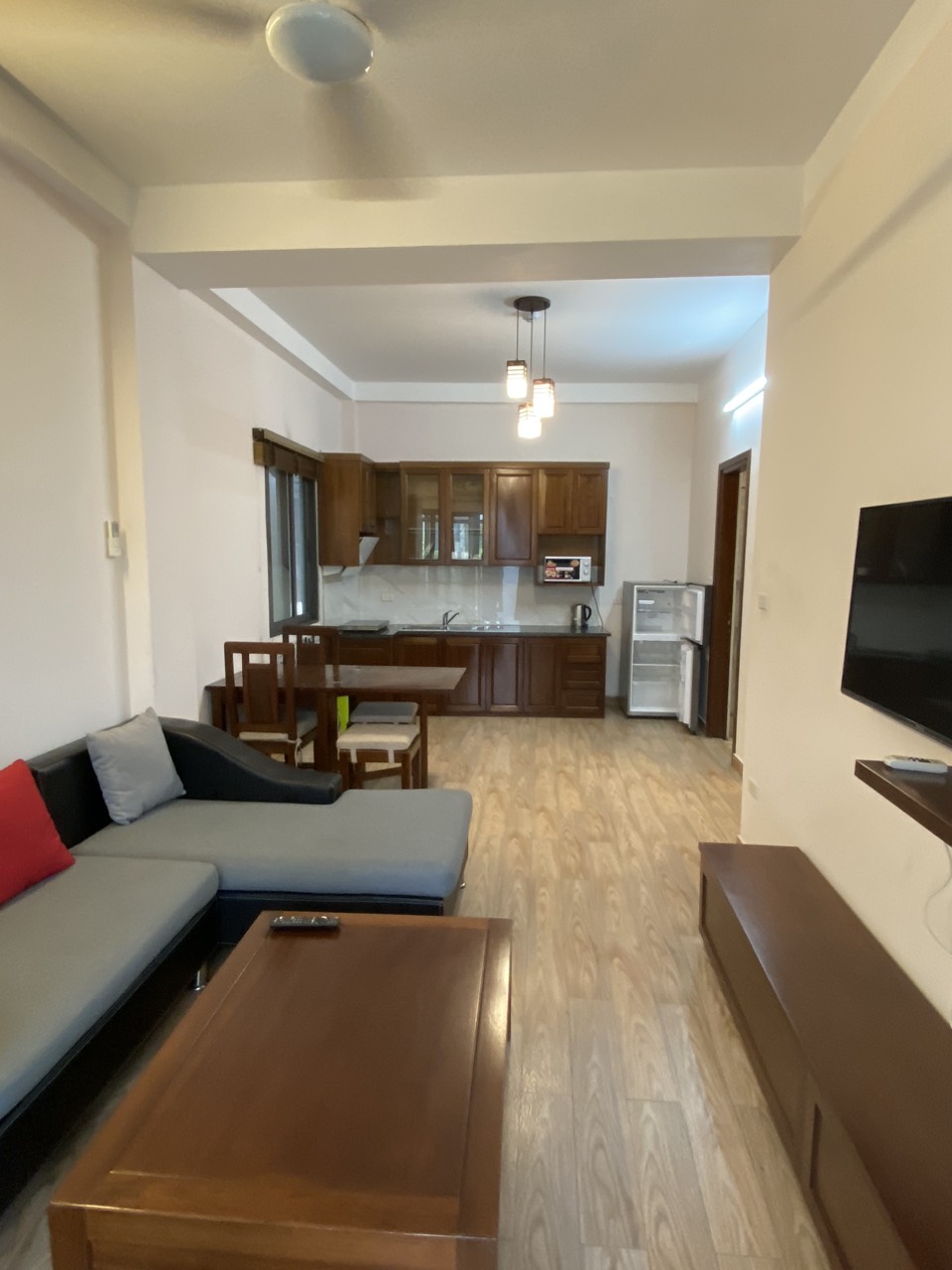 Cho thuê Căn hộ dịch vụ 1N,1K Full đồ, 2 thoáng tại Ngõ 189 Hoàng Hoa Thám, Ba Đình. Chỉ 9tr