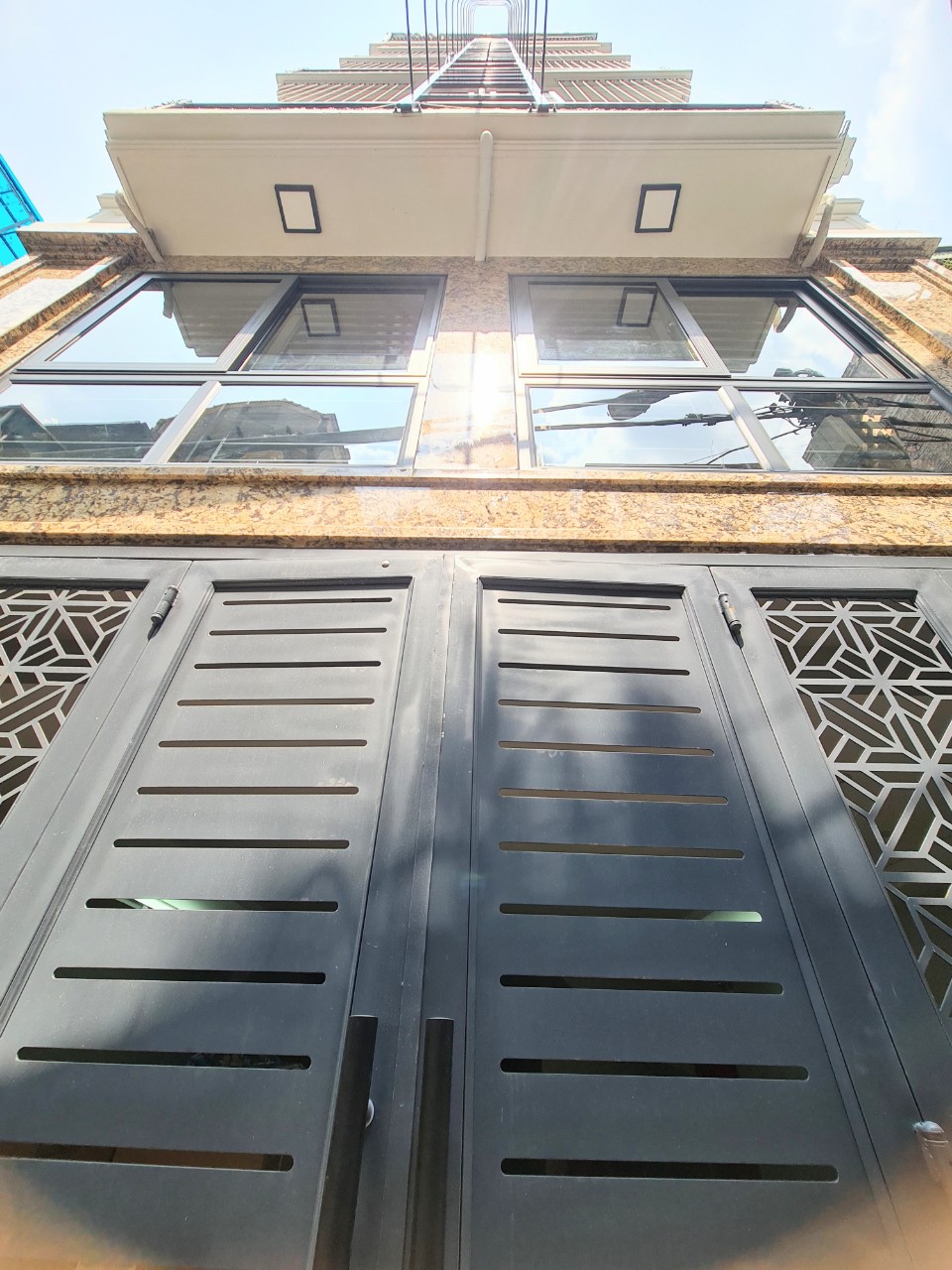 Bán CHDV phố Giáp Bát, 28 phòng khép kín, doanh thu 2,2 tỷ 1 năm