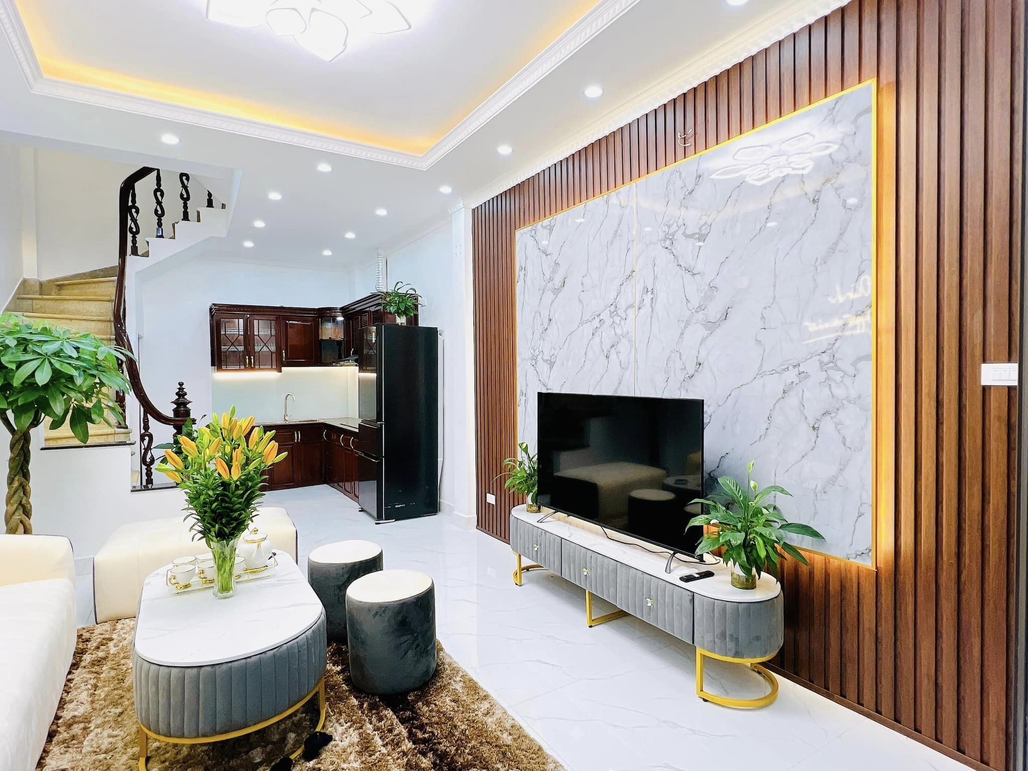 Bán nhà phố Tân Mai, 28m2 x 5 tầng, ngõ nông , thông , 2.8 tỷ