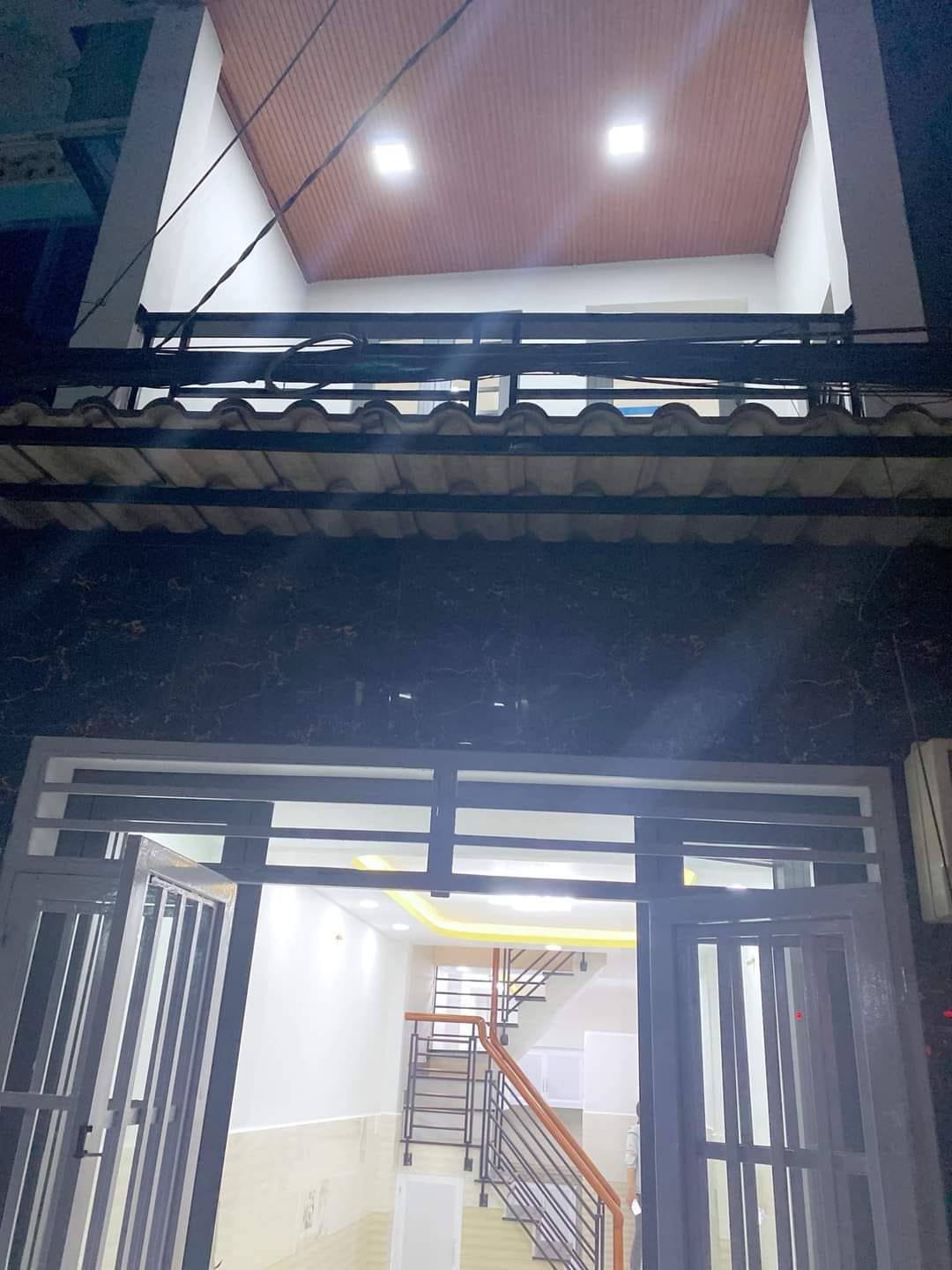 BÁN NHÀ GẤP ĐƯỜNG TÂN HÒA ĐÔNG - BÌNH TÂN - SÁT HXH THÔNG - 2 TẦNG MỚI ĐẸP - 2,7 TỶ