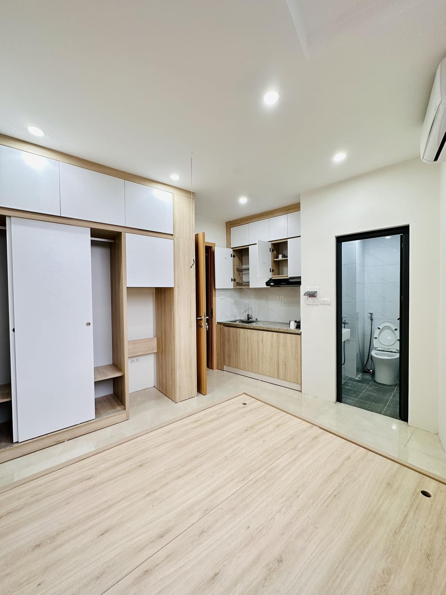 ĐỪNG BỎ LỠ, Dòng tiền 1 tỷ/năm, giá 11 Tỷ, chỉ 10m ra 2 ô tô tránh, Minh Khai