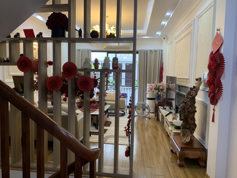 NHÀ ĐẸP PHỐ BỒ ĐỀ - Ô TÔ ĐỖ MẶT HỒ - FULL NỘI THẤT.