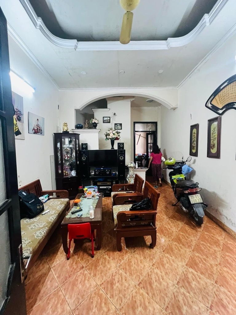 Bán nhà phố Đội Cấn – Ngõ nông gần ô tô – Nhà xây chắc đẹp – 39m2 – 3 tầng – 4.8 tỉ