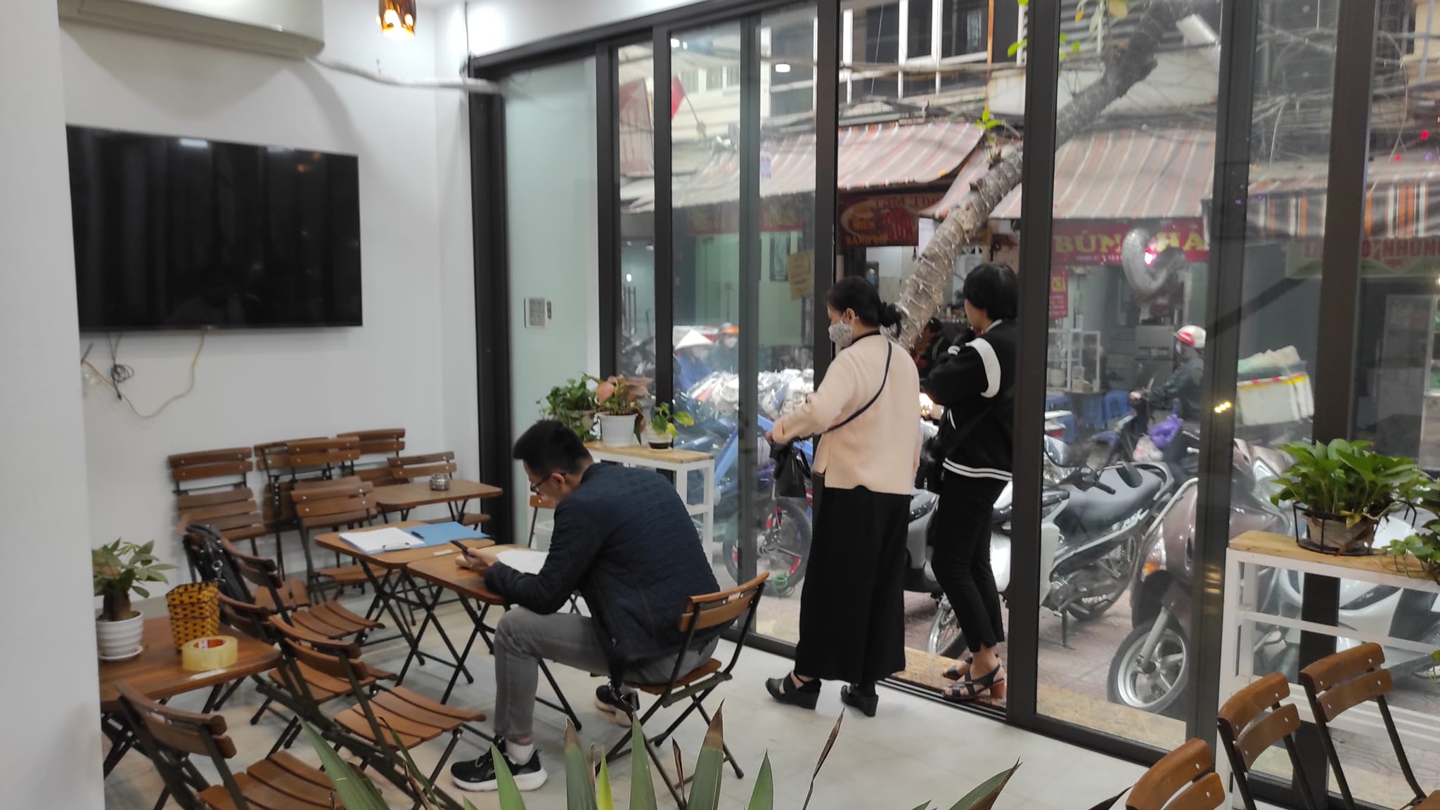 Bán nhà mặt phố Phan Phù Tiên, Đống Đa, 6 tầng 45m2, mặt tiền 6.3m, giá 16.2 tỷ