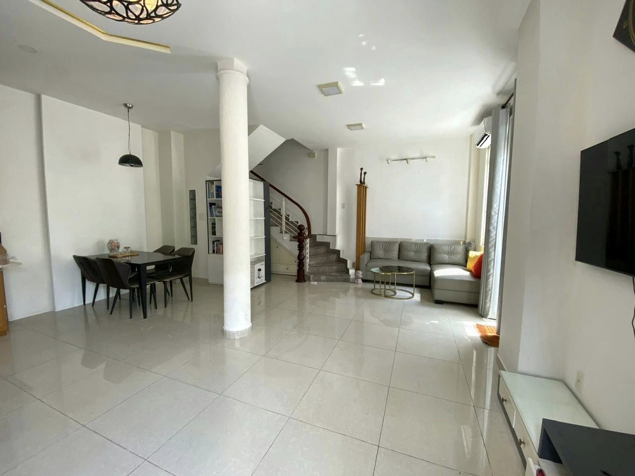 GấpBán, Nhà QuangTrung P11 Gòvấp (7x11.5)2tầng 5tỷ8 hẻm trướcnhà6m thông