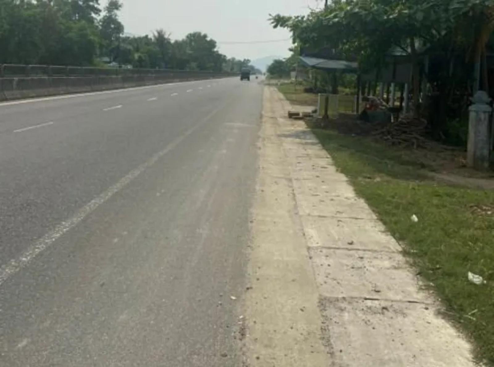 BÁN GẤP LÔ ĐẤT MT QL 1A, ĐOẠN QUA XÃ LỘC THỦY, H.PHÚ LỘC,THỪA THIÊN HUẾ