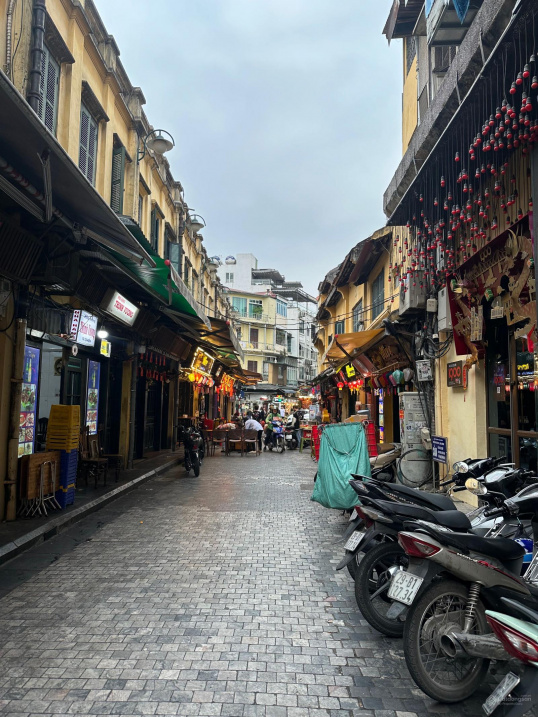 Bán Nhà Tạ Hiện, 60M, 3 Tầng, Cách Phố 10M, Kinh Doanh Homestay Tuyệt Vời, 14 Tỷ.