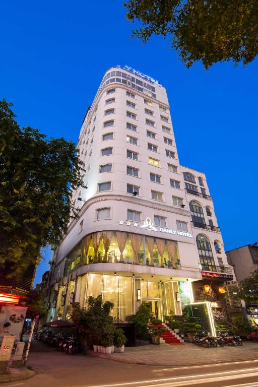 Phố Đào Tấn 190M2 9 Tầng MT 7.5M 105 Tỷ-HOTEL Lô Góc Full Khách Ngoại 15000$/th