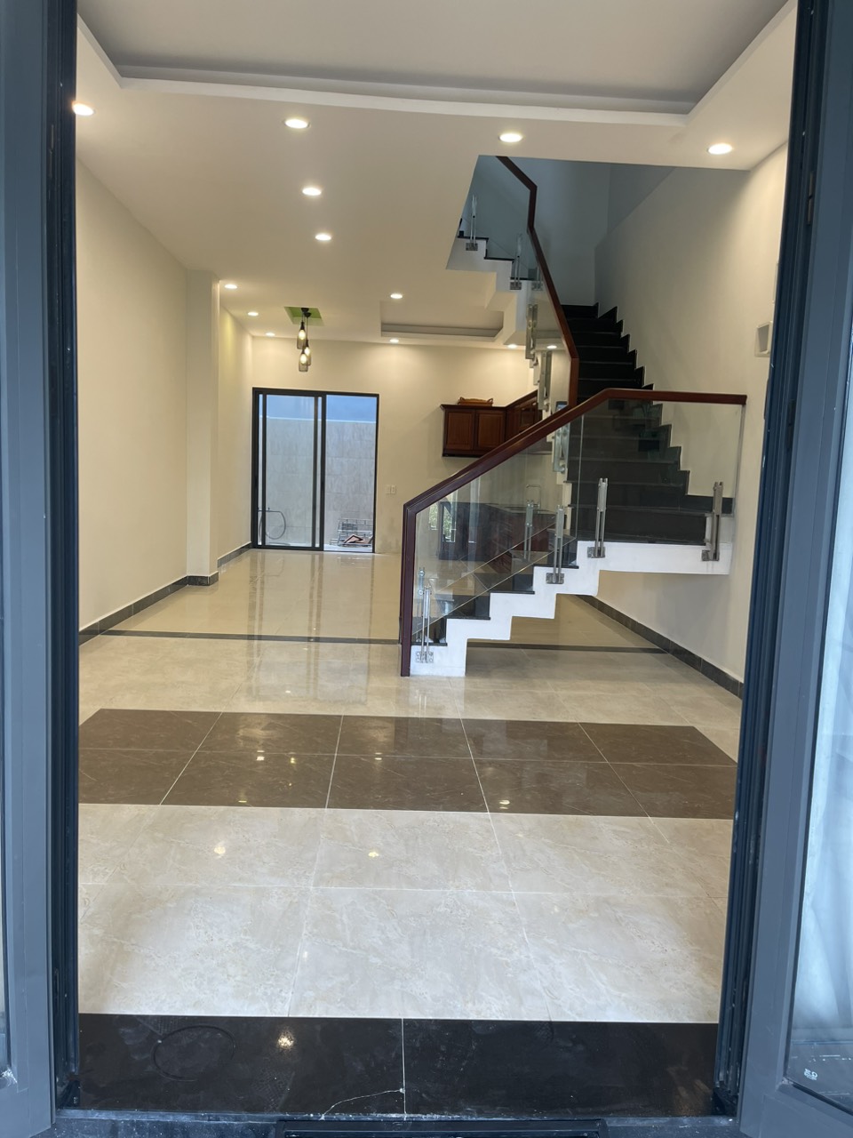 Chính Chủ Bán Nhà Đẹp Hiện Đại 1 trệt 1 lầu 2PN 3WC