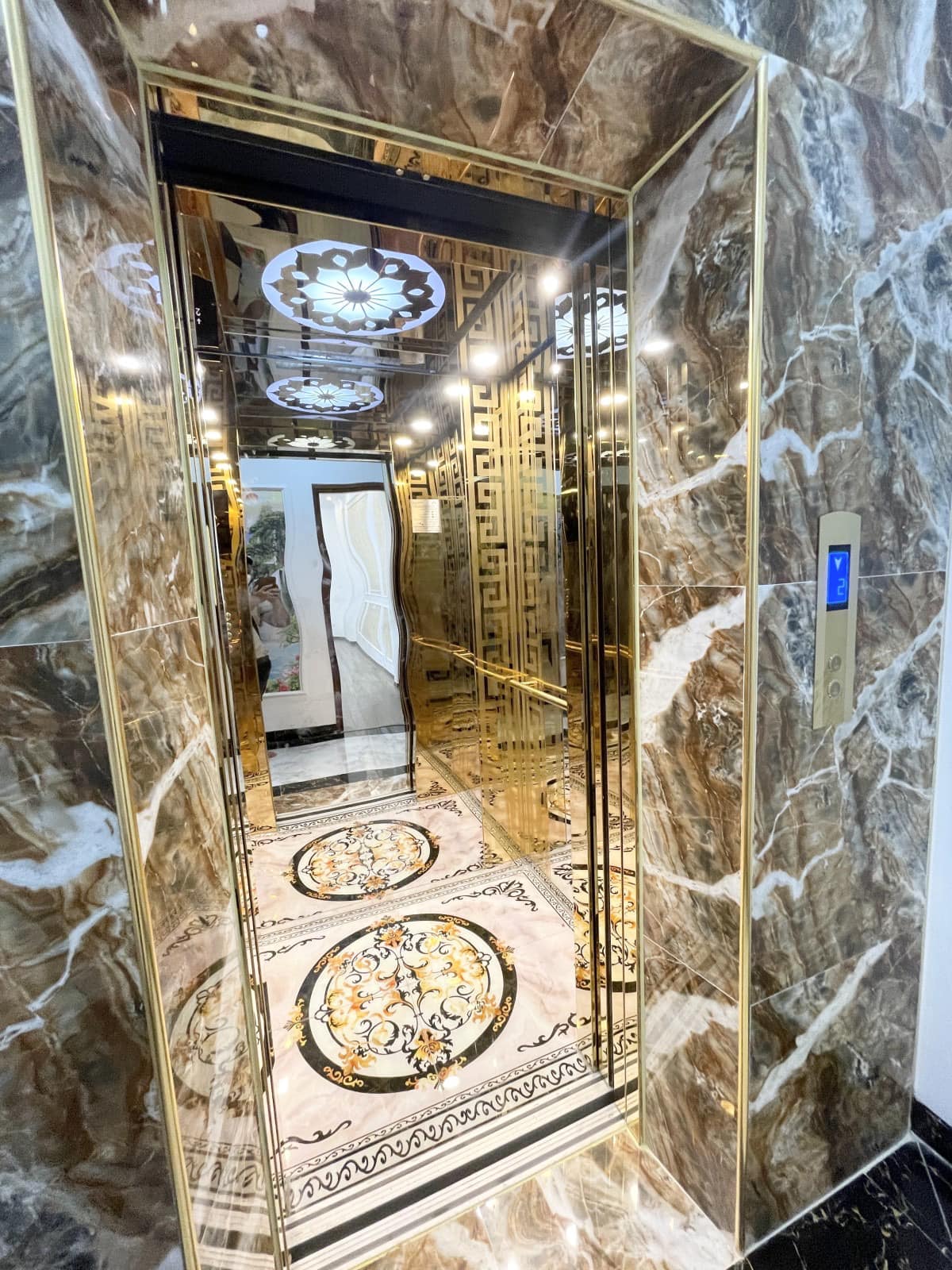 Bán nhà mặt ngõ Vĩnh Phúc, Ba Đình, 6 tầng thang máy, 2 mặt thoáng, ô tô cách 5m. Giá 10.3 tỷ