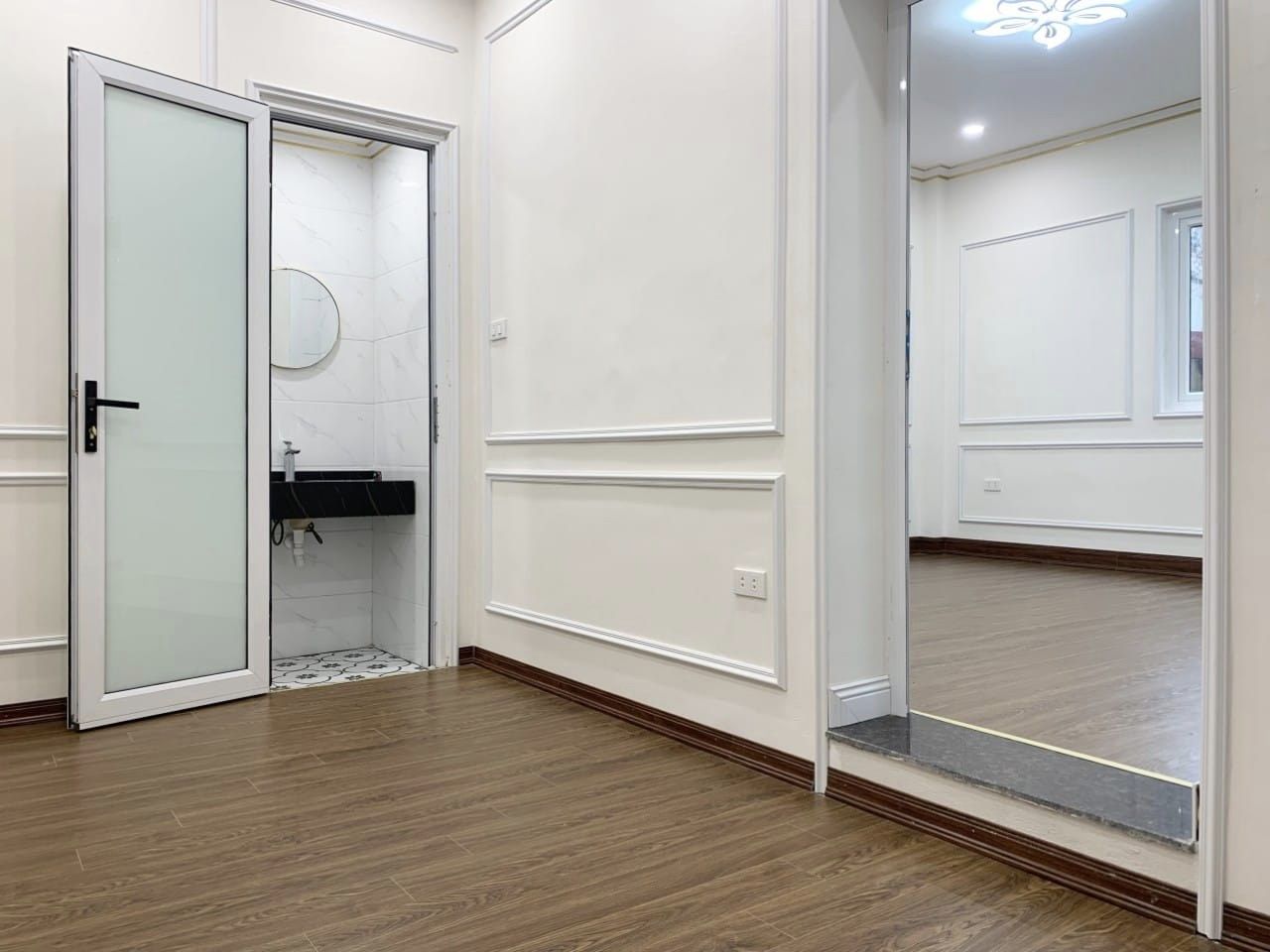 BÁN NHÀ MẶT NGÕ 44 HÀO NAM, QUẬN ĐỐNG ĐA HÀ NỘI, DIỆN TÍCH 85M, MẶT TIỀN 5,4M , 5 TẦNG, GIÁ CHỈ 14TỶ