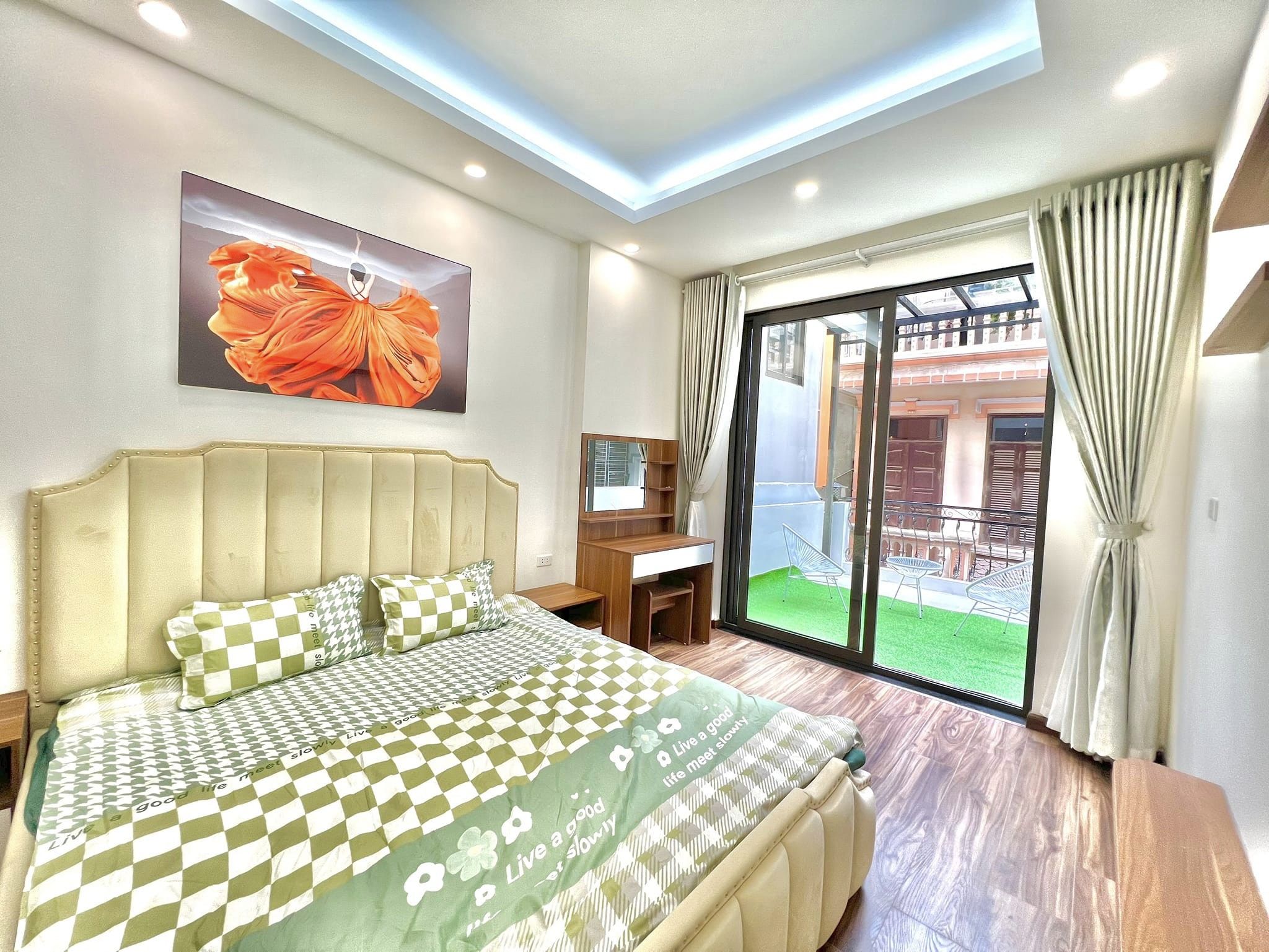 135m Nhỉnh 10 Tỷ Phố Hoàng Quốc Việt Cầu Giấy. Vài Bước Chân Ra Ô Tô Tránh. Cạnh Nhiều Trường Đại Học. Khu Dân Trí Cao