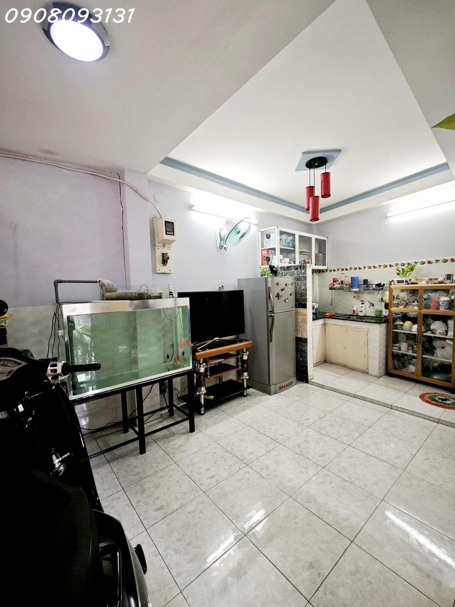 KHU VIP PHAN XÍCH LONG, 4 TẦNG BTCT LUNG LINH, 3PN 3WC - SÁT MẶT TIỀN - 3 tỷ 590