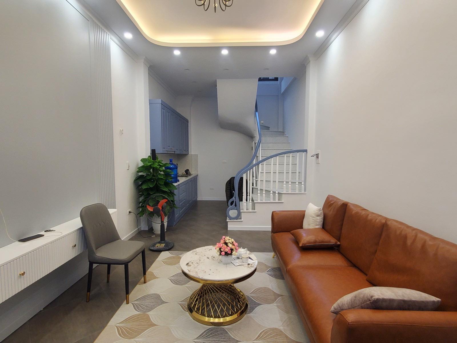 BÁN NHÀ LẠC LONG QUÂN GẦN HỒ TÂY NGÕ THÔNG TỨ PHÍA 63M2 X 4T MT6,3M GIÁ CHỈ 150TR1M