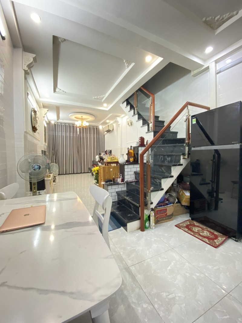 Bán nhà gần Hồng Bàng, Quận 11, 40m2, full nội thất, cực ngon, chỉ 4.2 tỷ