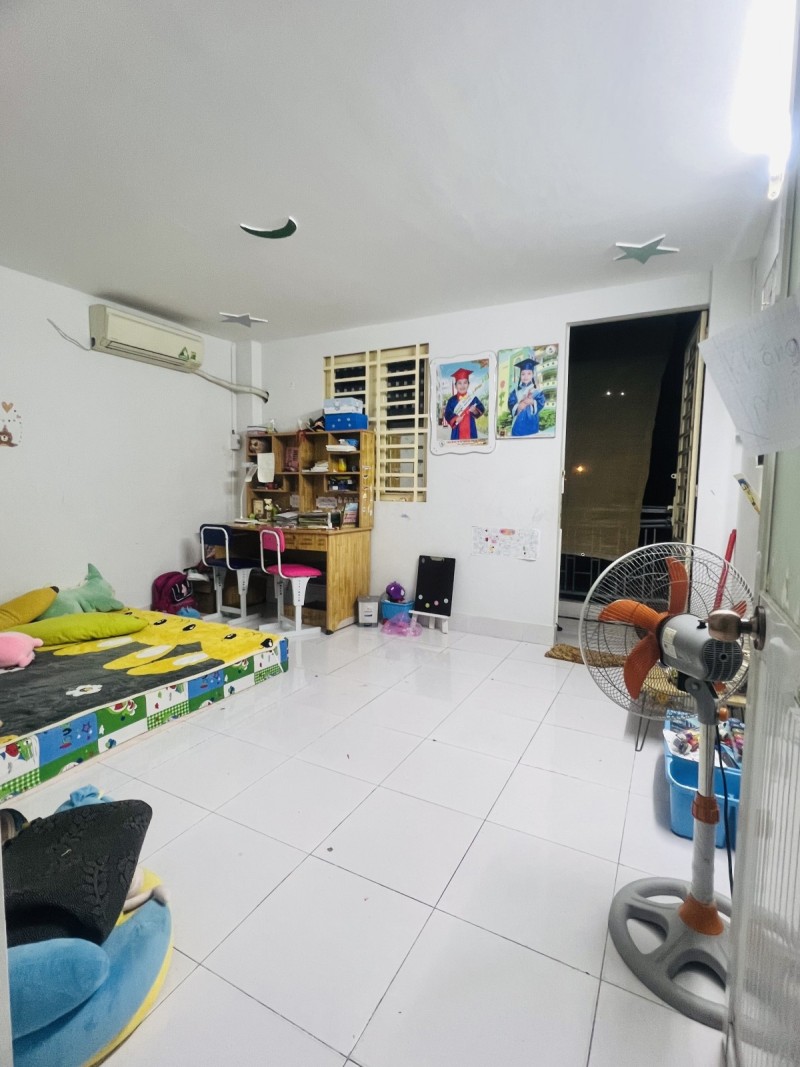 Bán gấp nhà Bùi Thế Mỹ, Tân Bình, 4.5x13, cực ngon, chỉ 4 tỷ 99