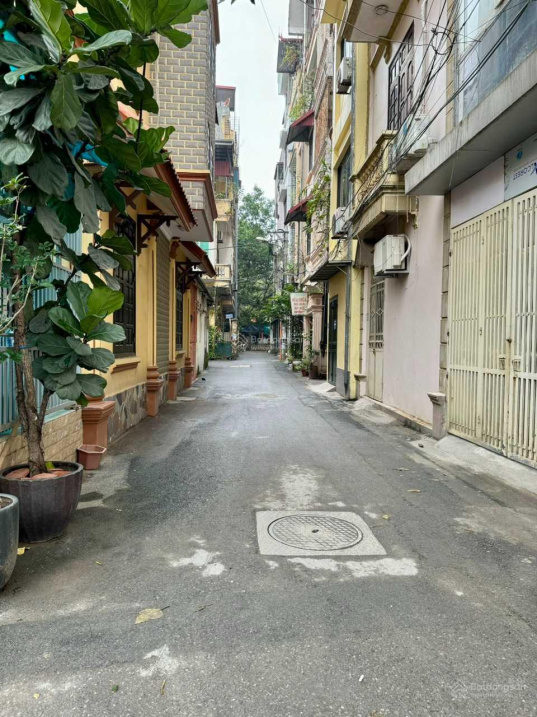 Bán gấp nhà PL Hoàng Quốc Việt - Cầu Giấy DT 70m2 x MT 5m5 nhỉnh 12 tỷ