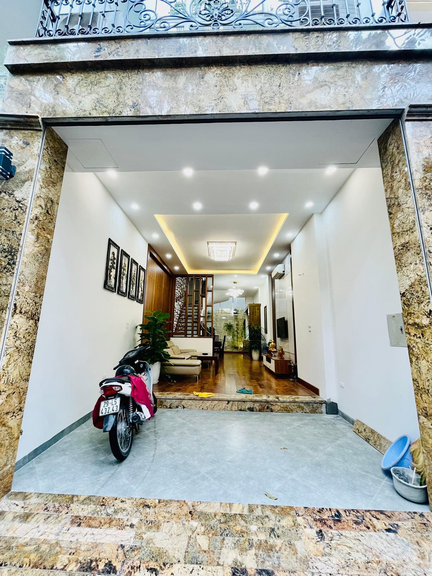 Phân lô Quân Đội Phố Đội Cấn, Ba Đình, ô chờ thang máy 2 mặt thoáng 0981858892
