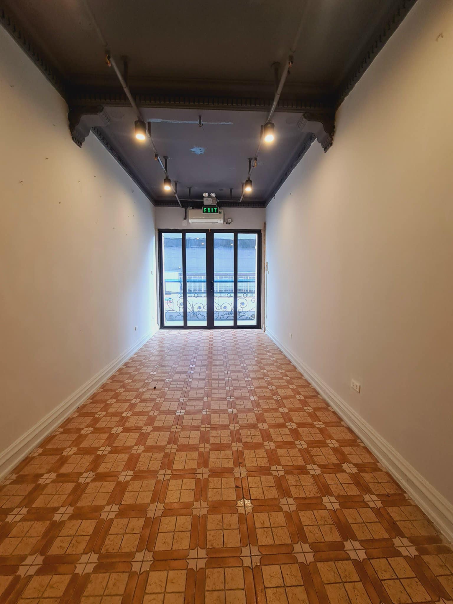 Phố Hàng Buồm 100M2 4 Tầng MT 4M -55 Tỷ 1 SỔ 1 CHỦ Nở Hậu - Dòng Tiền 70 tr/th