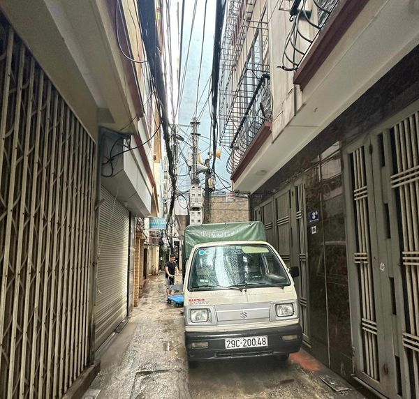 Bán nhà Lạc Long Quân, Tây Hồ, dt 50m, ô tô đỗ cửa, ngõ thông phố Trích Sài. Giá 6.3 tỷ