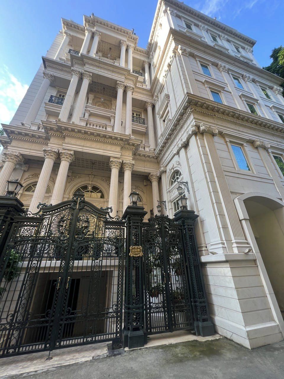 Siêu Hiếm, Biệt Thự Phố Cổ, Phố Phạm Ngũ Lão, Q. Hoàn Kiếm, 209m x 7T, Mt 12m. Giá 155 tỷ.