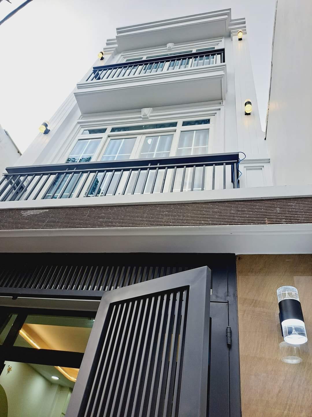 SIÊU PHẨM GÒ VẤP - 4 TẦNG FULL NỘI THẤT- Ngay CHỢ - GIÁ 2.X TỶ BÉ XÍU