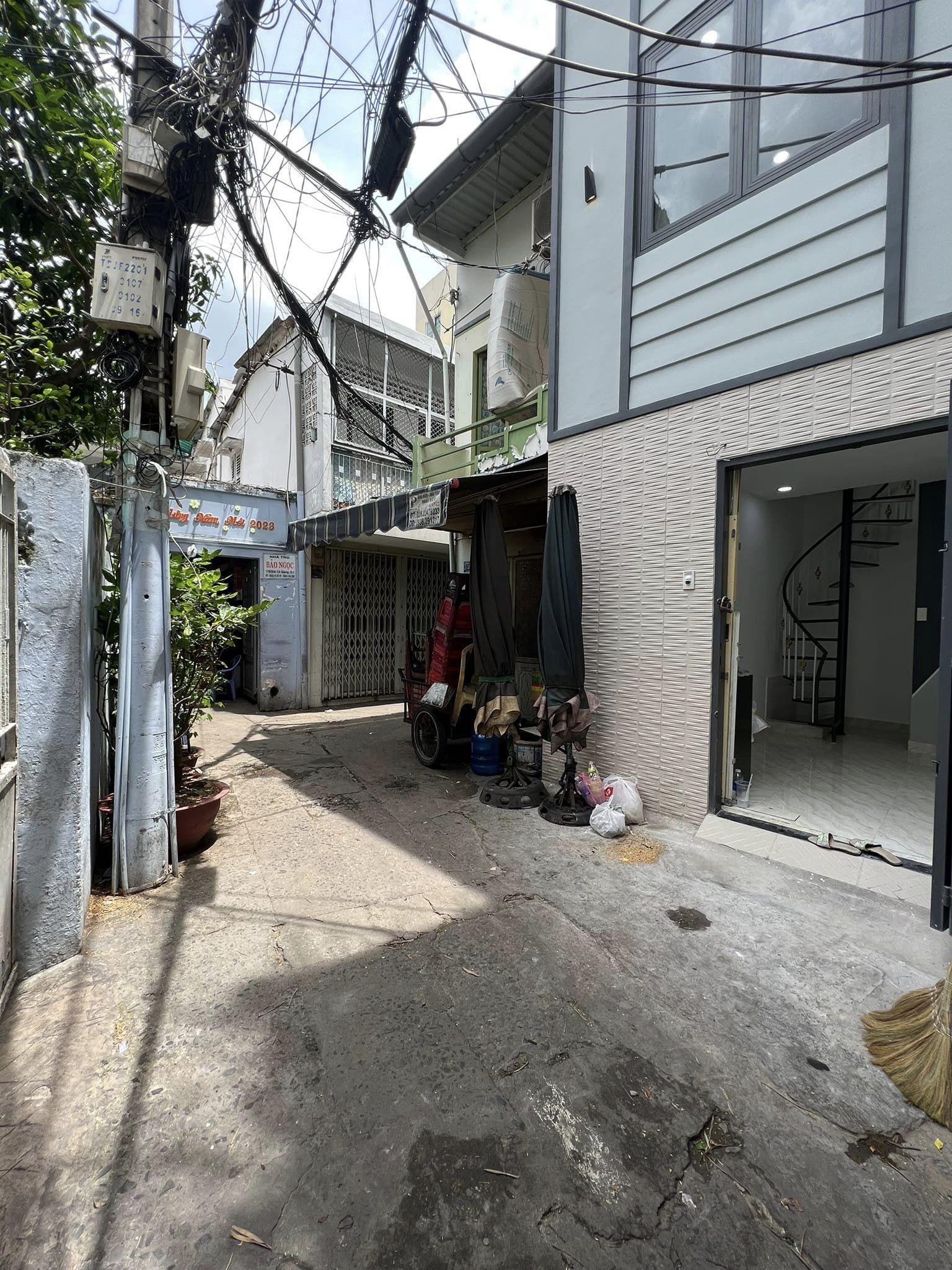 Nhà bán Cô Giang, Q1, 3 tầng, 3 x 4m , nhà mới vô ở liền, giá 2,49 tỉ