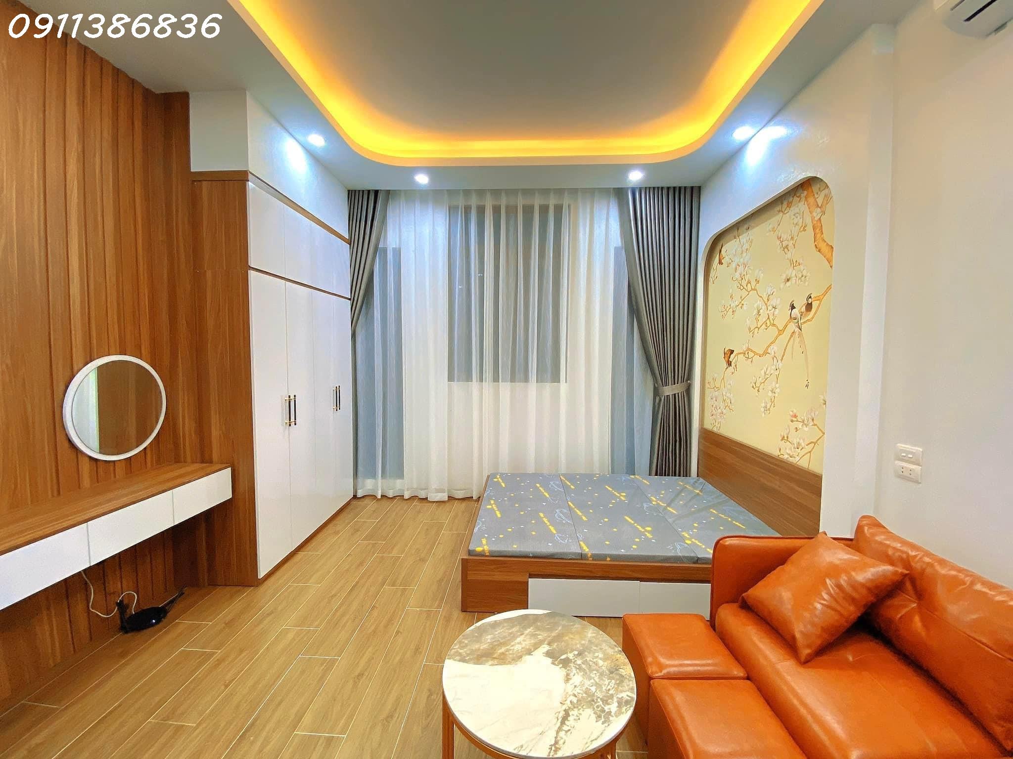 CCMN 81m 6T Nguyễn Ngọc Vũ, 14 phòng, Ngõ rộng, Vài bước ra phố, 18.99 tỷ