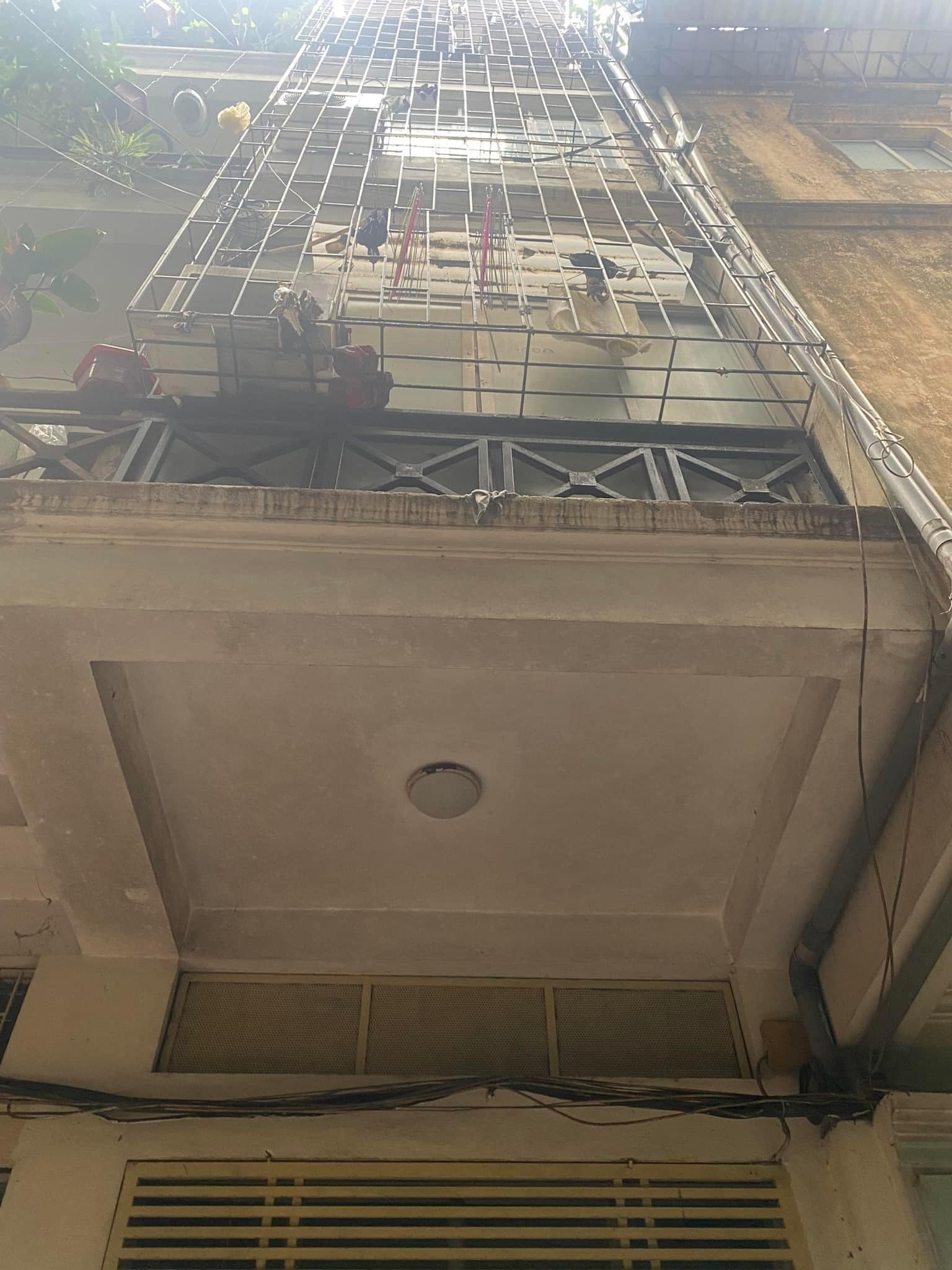 TRUNG TÂM ĐỐNG ĐA - ĐẦY ĐỦ CÔNG NĂNG- GẦN PHỐ - VỊ TRÍ ĐEP- NGÕ TRƯỚC NHÀ HƠN 4M - GIÁ ĐẦU TƯ BAY NHANH TRONG NGÀY - CHƯA TỚI 3 TỶ